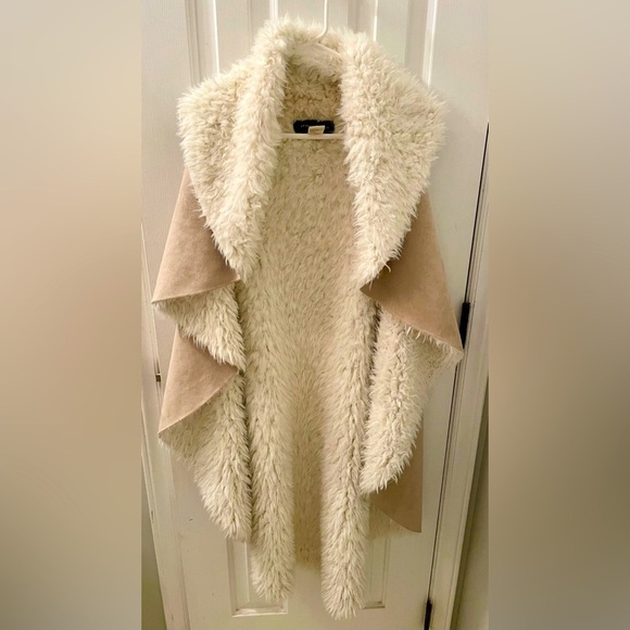 Akira Chicago Black Label Oversized Fuzzy Shawl - Picture 1 of 6